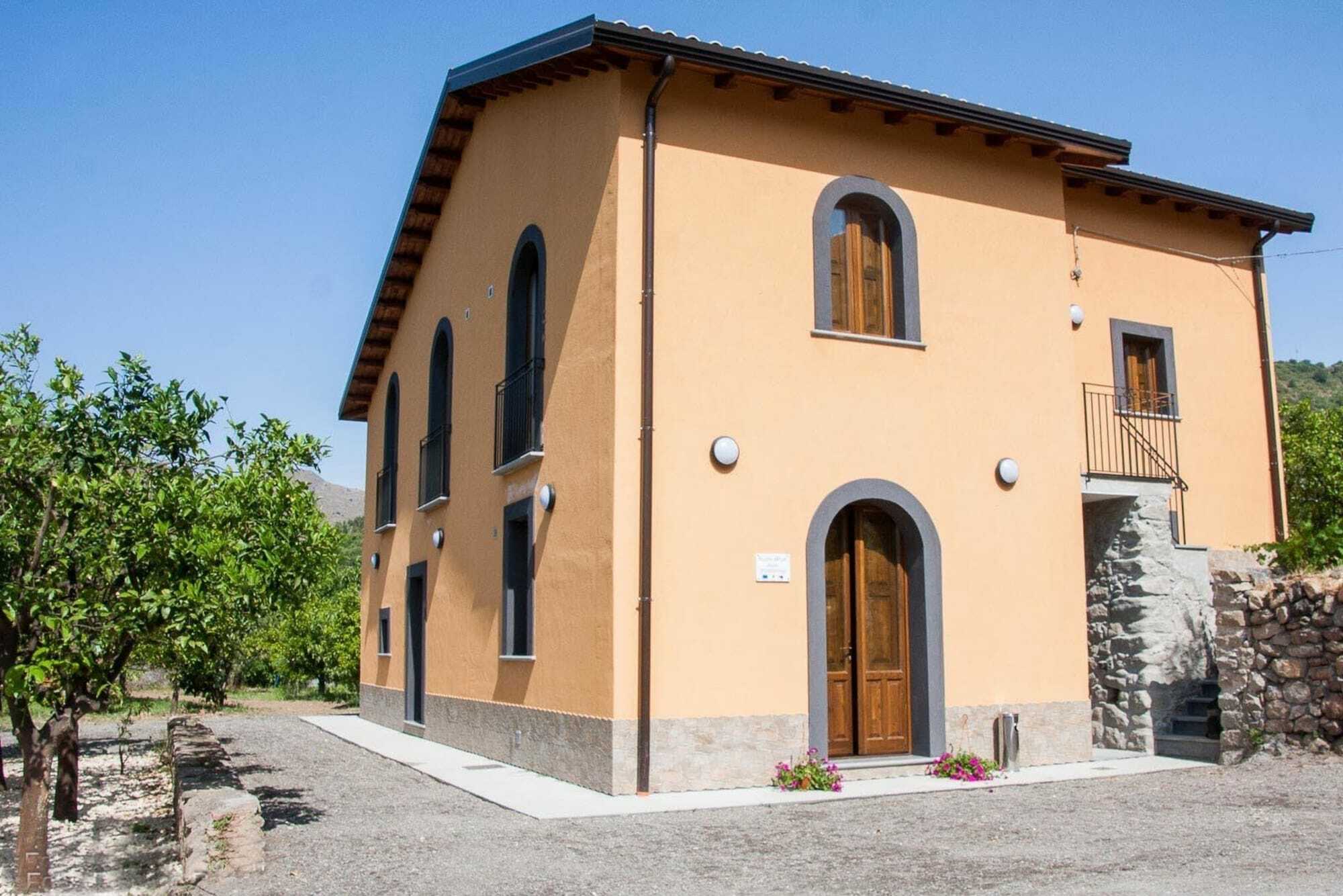 Gasthof La Porta Delle Gole Motta Camastra